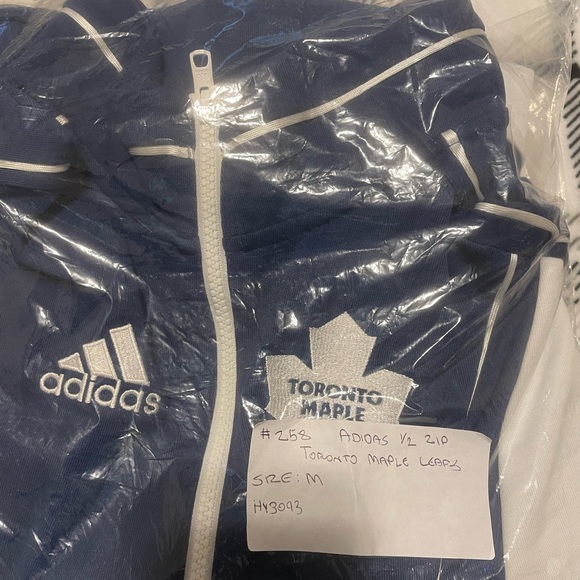 Toronto maple leaf sweater - Picture 3 of 4